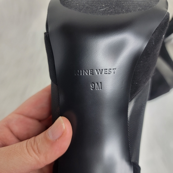 Nine West black suede pointed toe pumps. - Picture 9 of 10